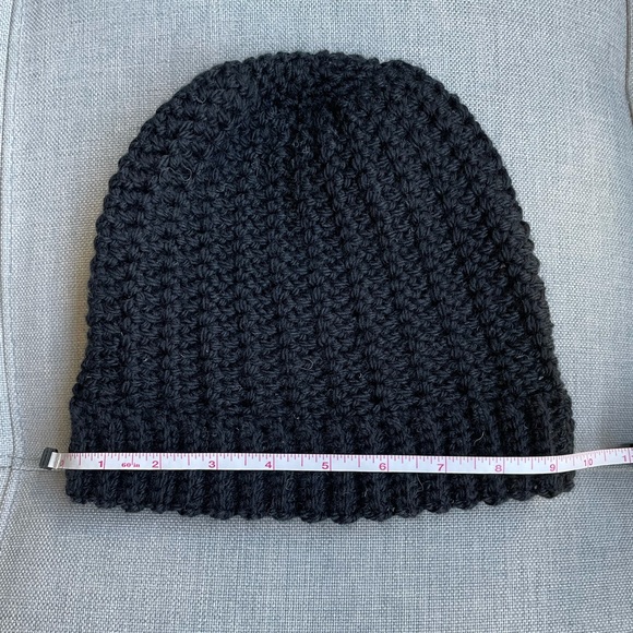 100% Wool Handmade Crochet Black Beanie - Picture 4 of 6